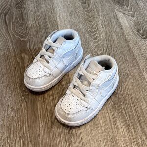 Nike Kids White Low-Top Leather Sneakers Velcro